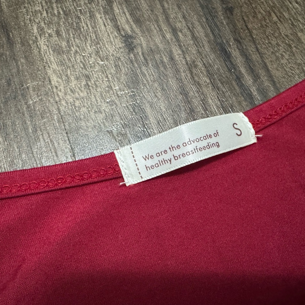 Two nursing tops - Picture 3 of 4